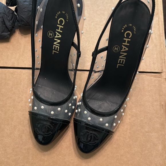 Chanel Pearl-Embellished PVC & Patent Leather Cap-Toe Heels – Size [37.5] - Picture 11 of 11